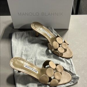Manolo Blahnik Beige Circle Accent Heels